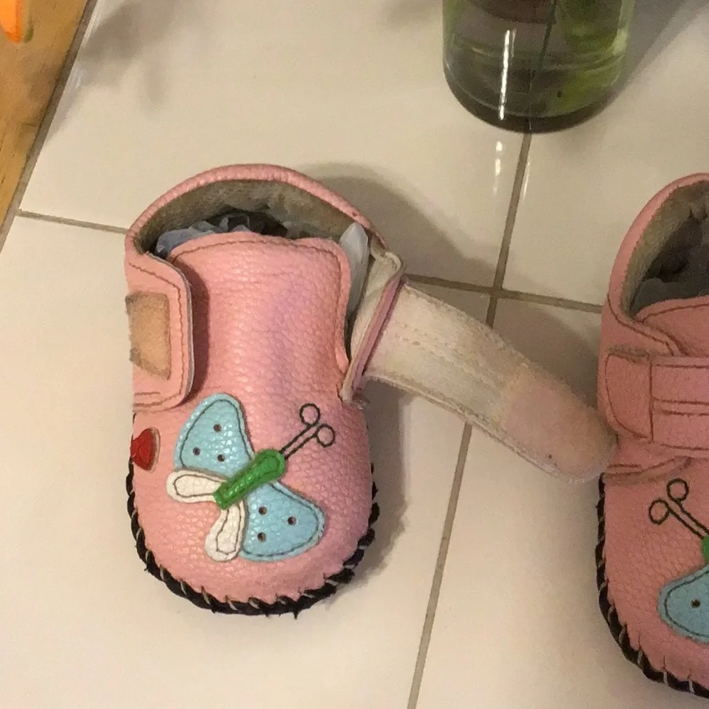 Infants Faux Leather Crib Moccasins (#3)